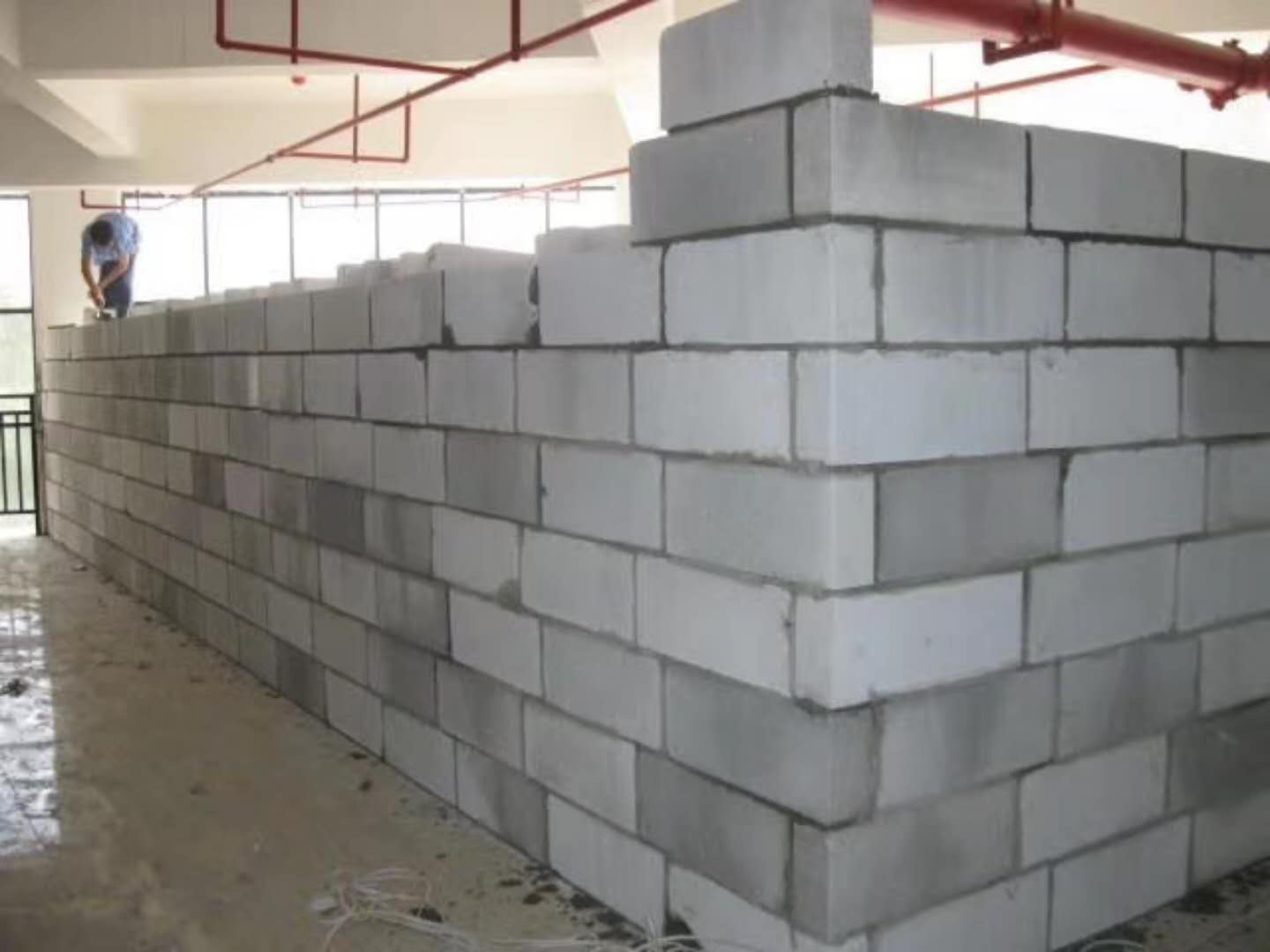 通山蒸压加气混凝土砌块承重墙静力和抗震性能的研究